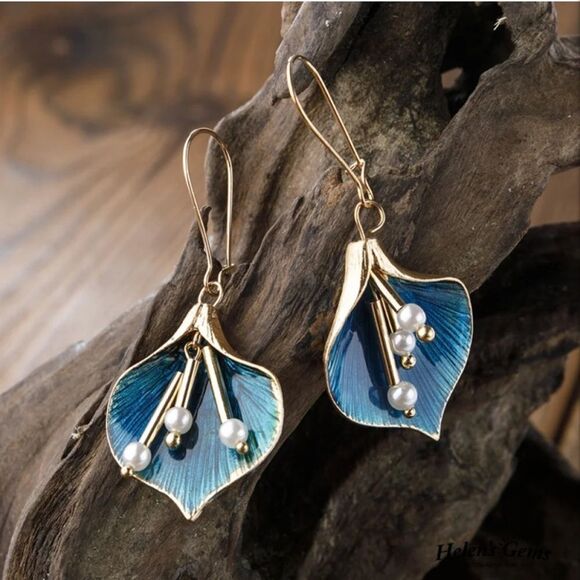 🔅🆕✨ Elegant Gold Plated Blue Gold Lily Pearl Dangle Earrings 🌷✨ - Picture 1 of 14